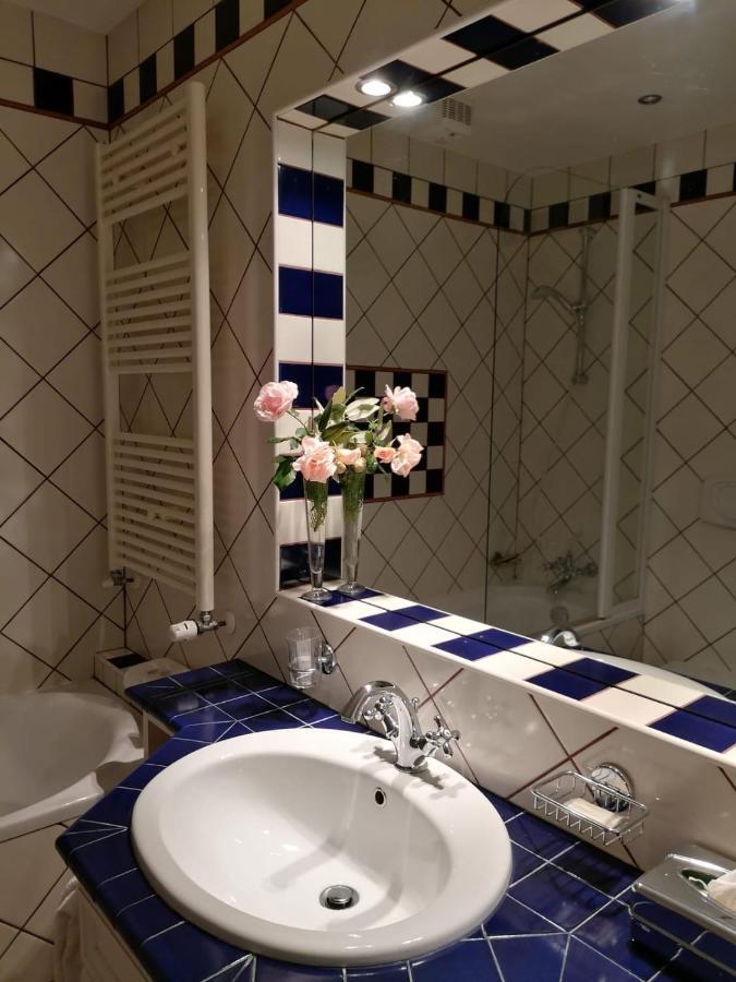 Il Giardino Di Flora Hotel Buti Ngoại thất bức ảnh